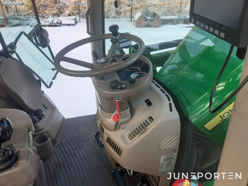 John Deere 6330 med lastare