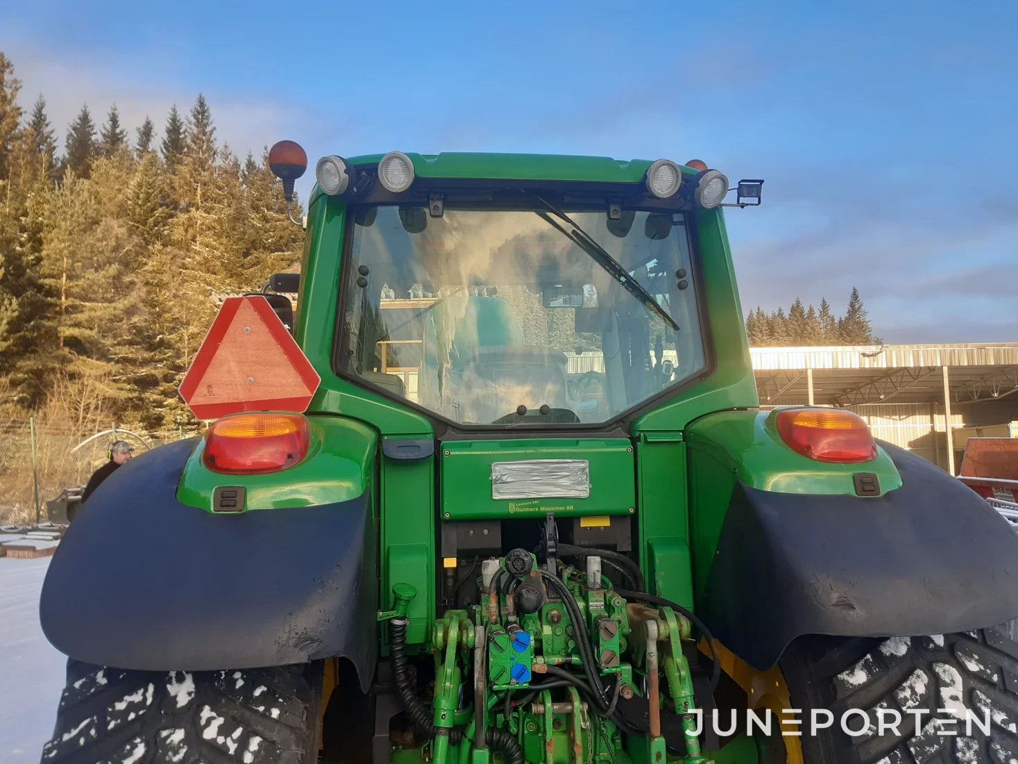 John Deere 6330 med lastare