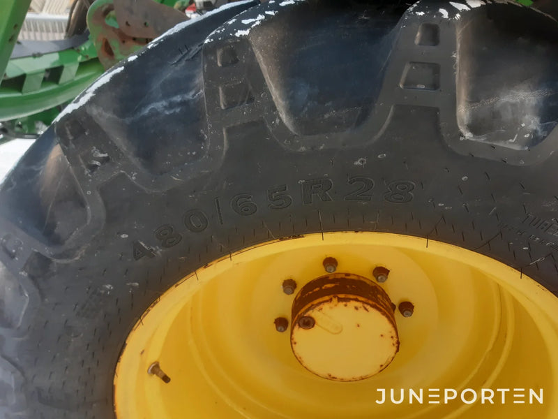 John Deere 6330 med lastare