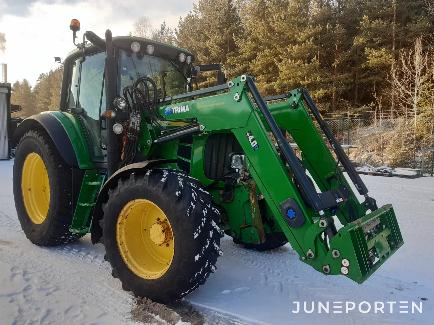 John Deere 6330 med lastare