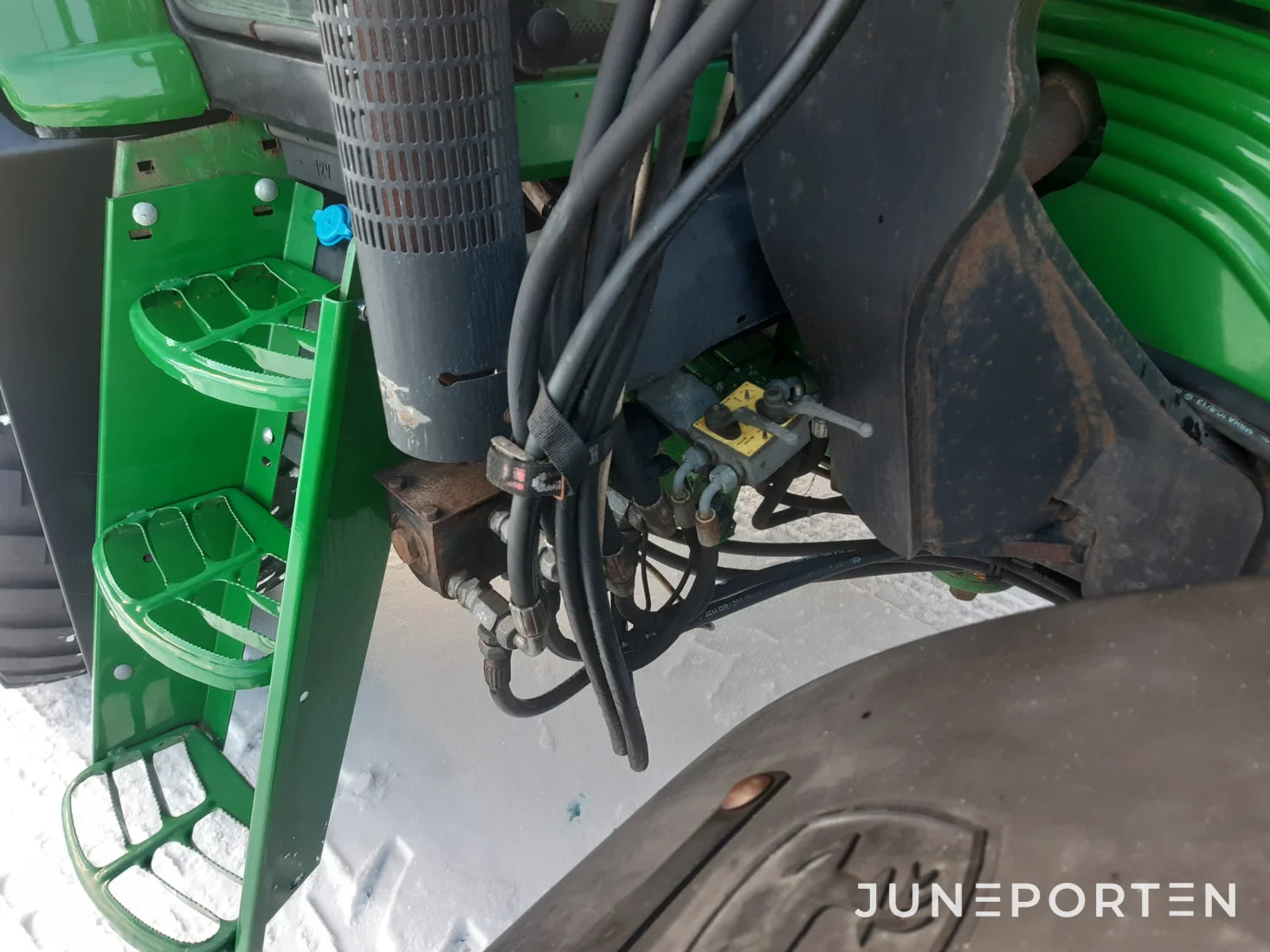 John Deere 6330 med lastare