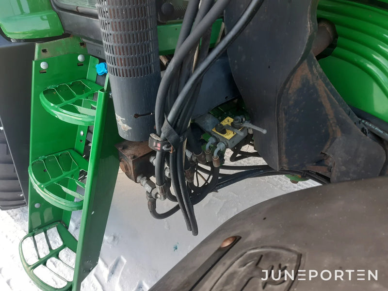 John Deere 6330 med lastare