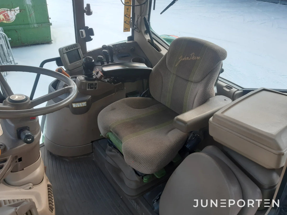 John Deere 6330 med lastare
