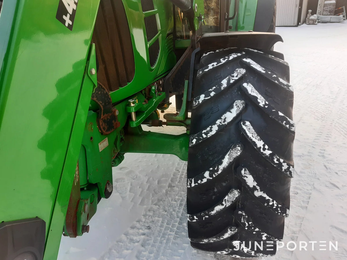 John Deere 6330 med lastare