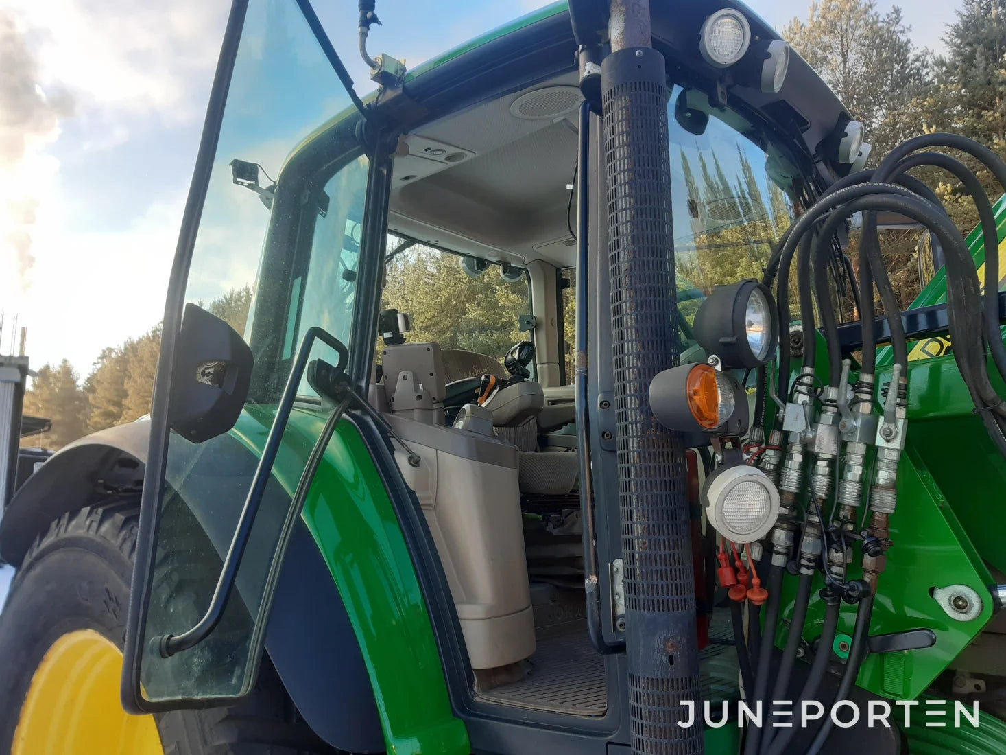 John Deere 6330 med lastare