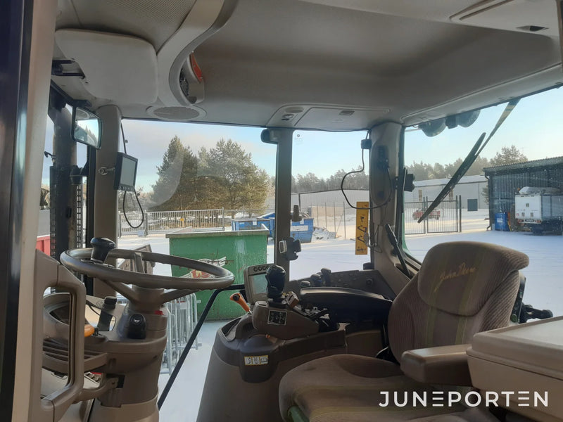John Deere 6330 med lastare