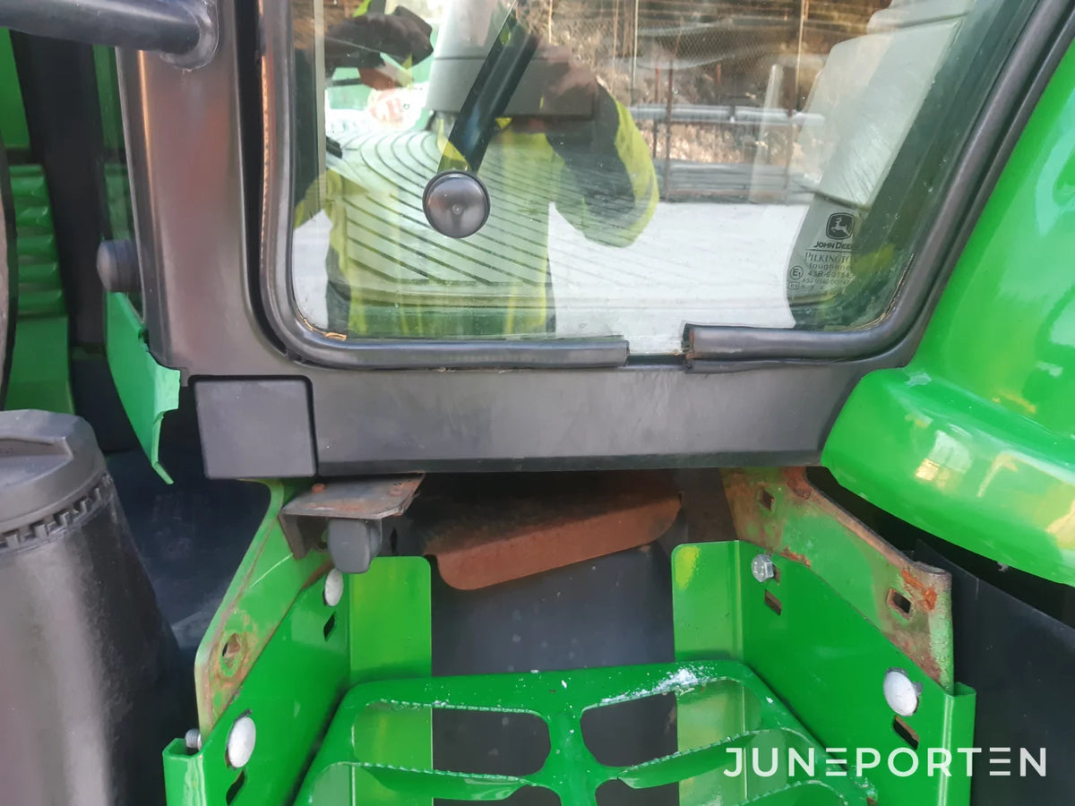 John Deere 6330 med lastare