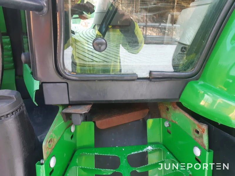 John Deere 6330 med lastare
