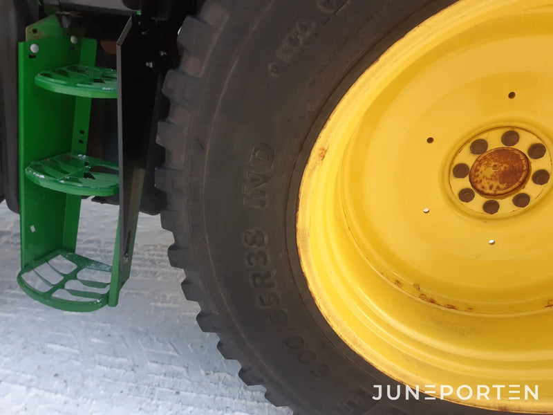 John Deere 6330 med lastare