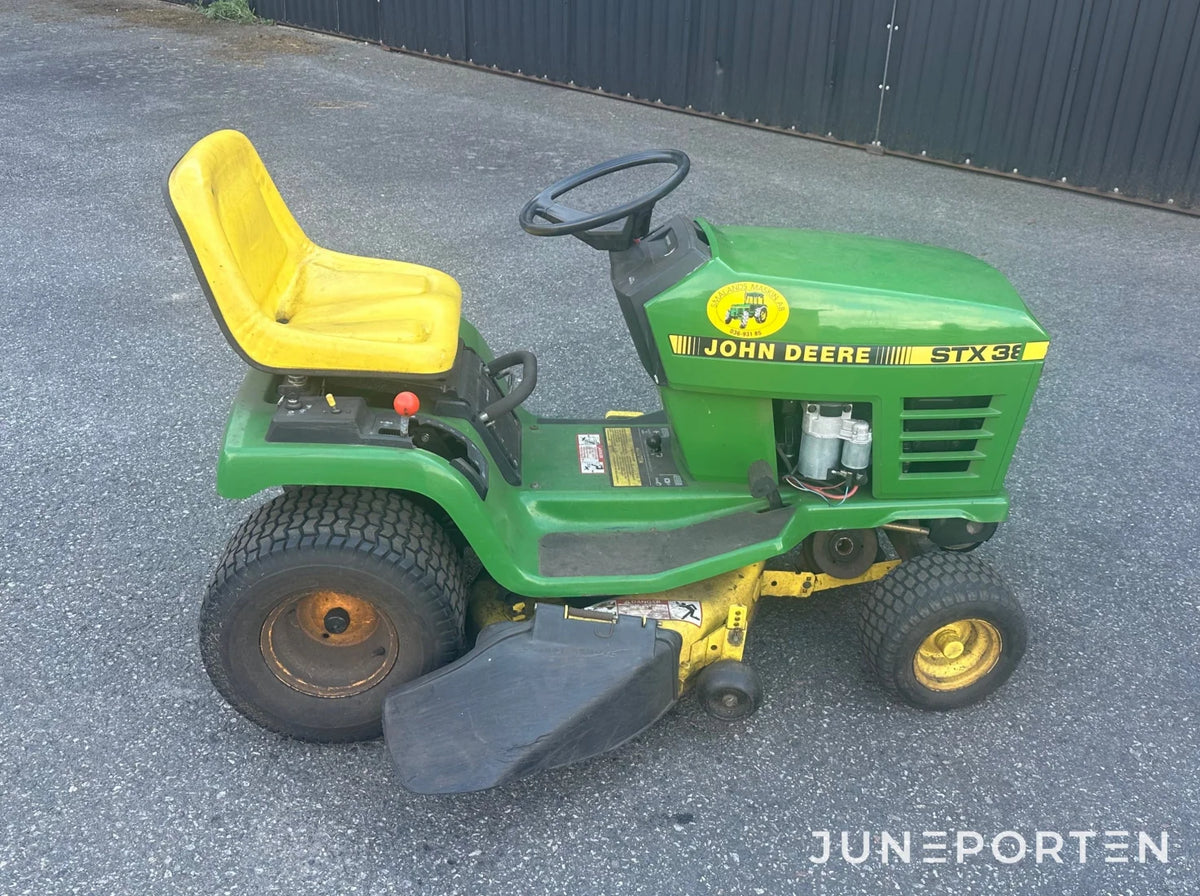 Åkgräsklippare John Deere STX 38