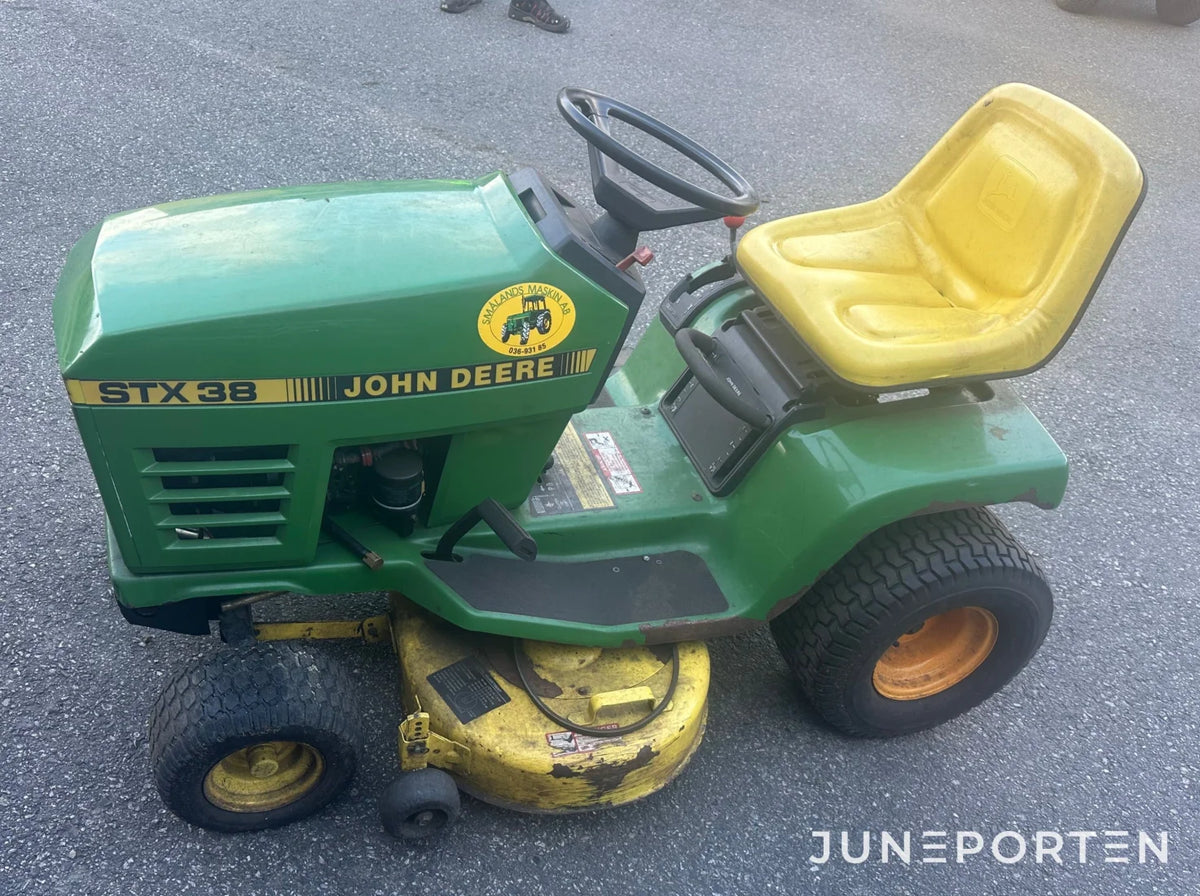 Åkgräsklippare John Deere STX 38