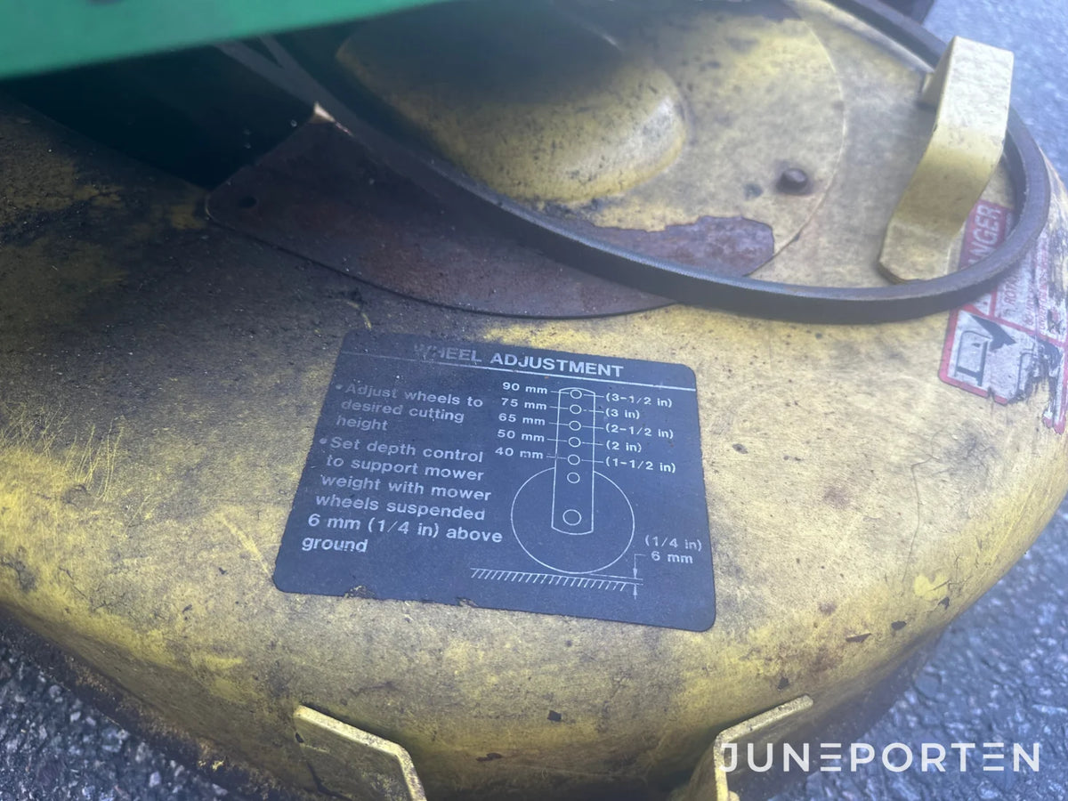 Åkgräsklippare John Deere STX 38