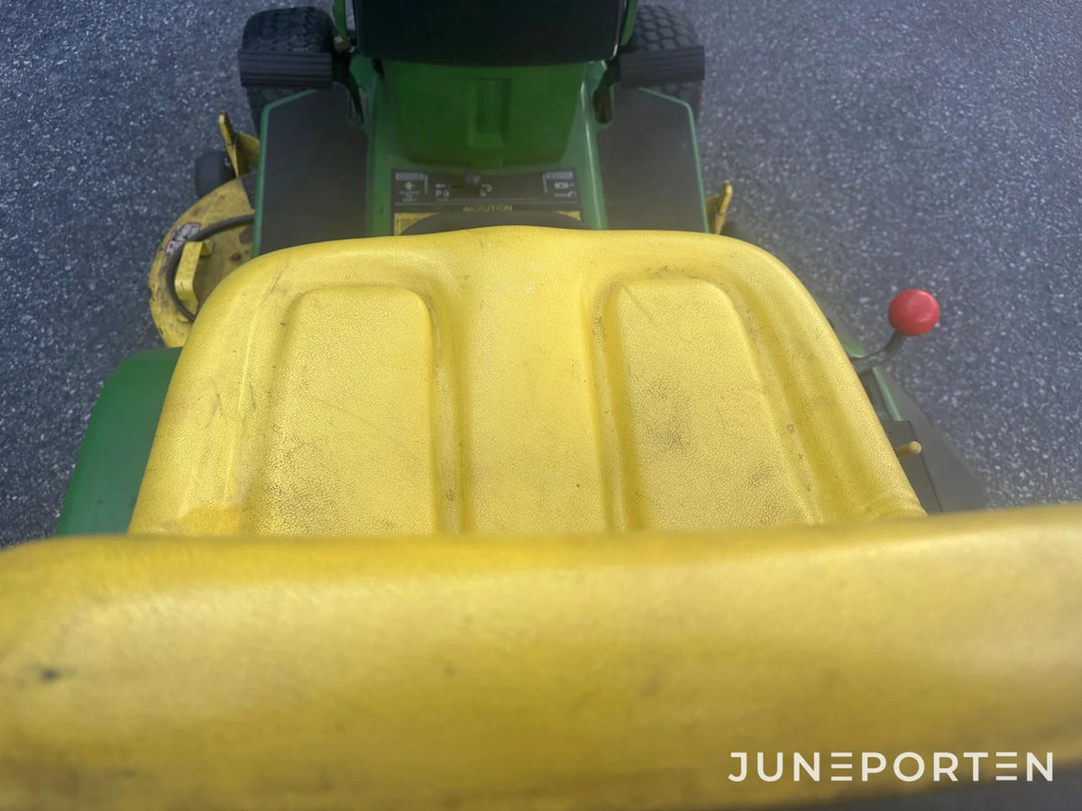 Åkgräsklippare John Deere STX 38