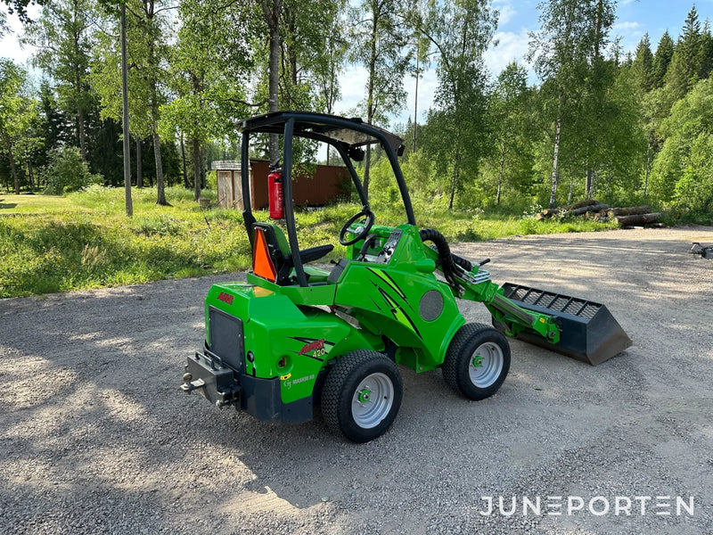 Kompaktlastare Avant 420 med redskap