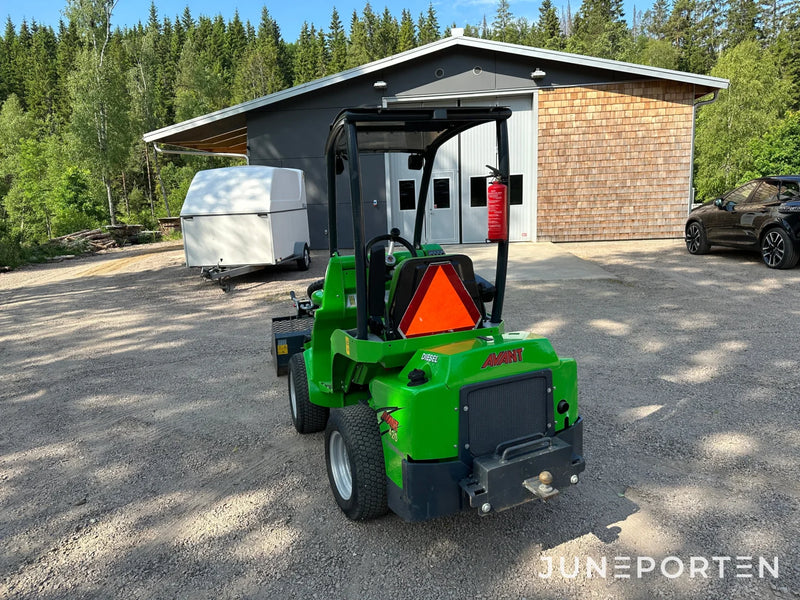 Kompaktlastare Avant 420 med redskap