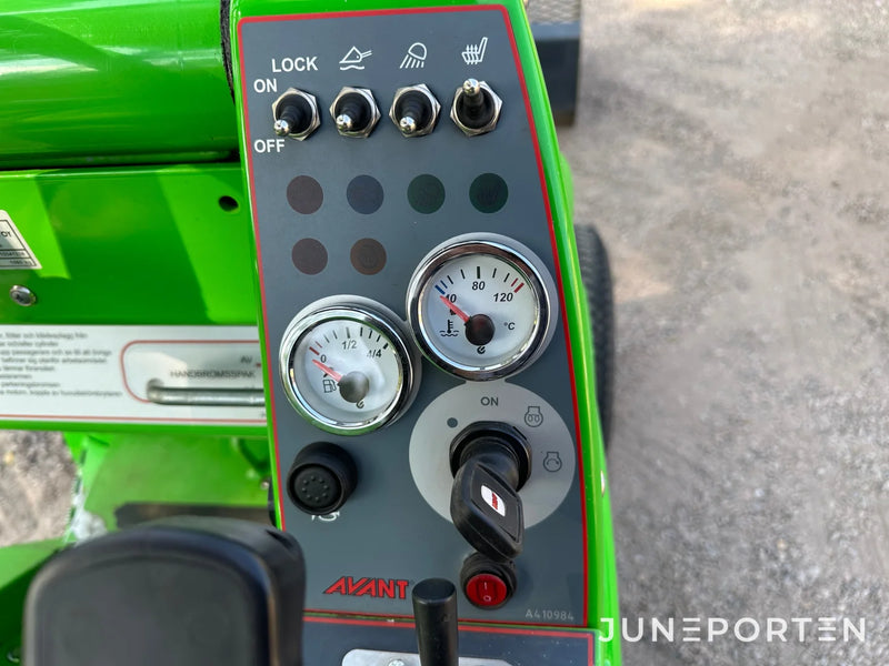 Kompaktlastare Avant 420 med redskap