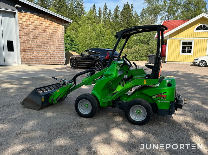 Kompaktlastare Avant 420 med redskap