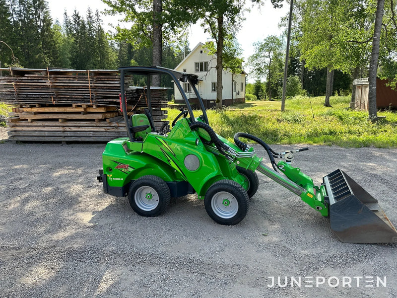 Kompaktlastare Avant 420 med redskap