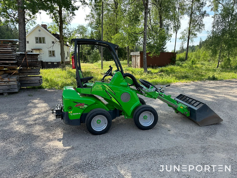 Kompaktlastare Avant 420 med redskap