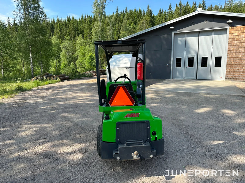Kompaktlastare Avant 420 med redskap