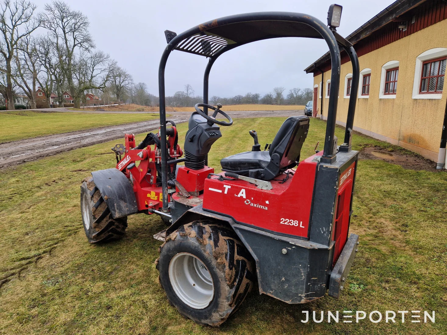 Kompaktlastare Thaler 2238 L med redskap