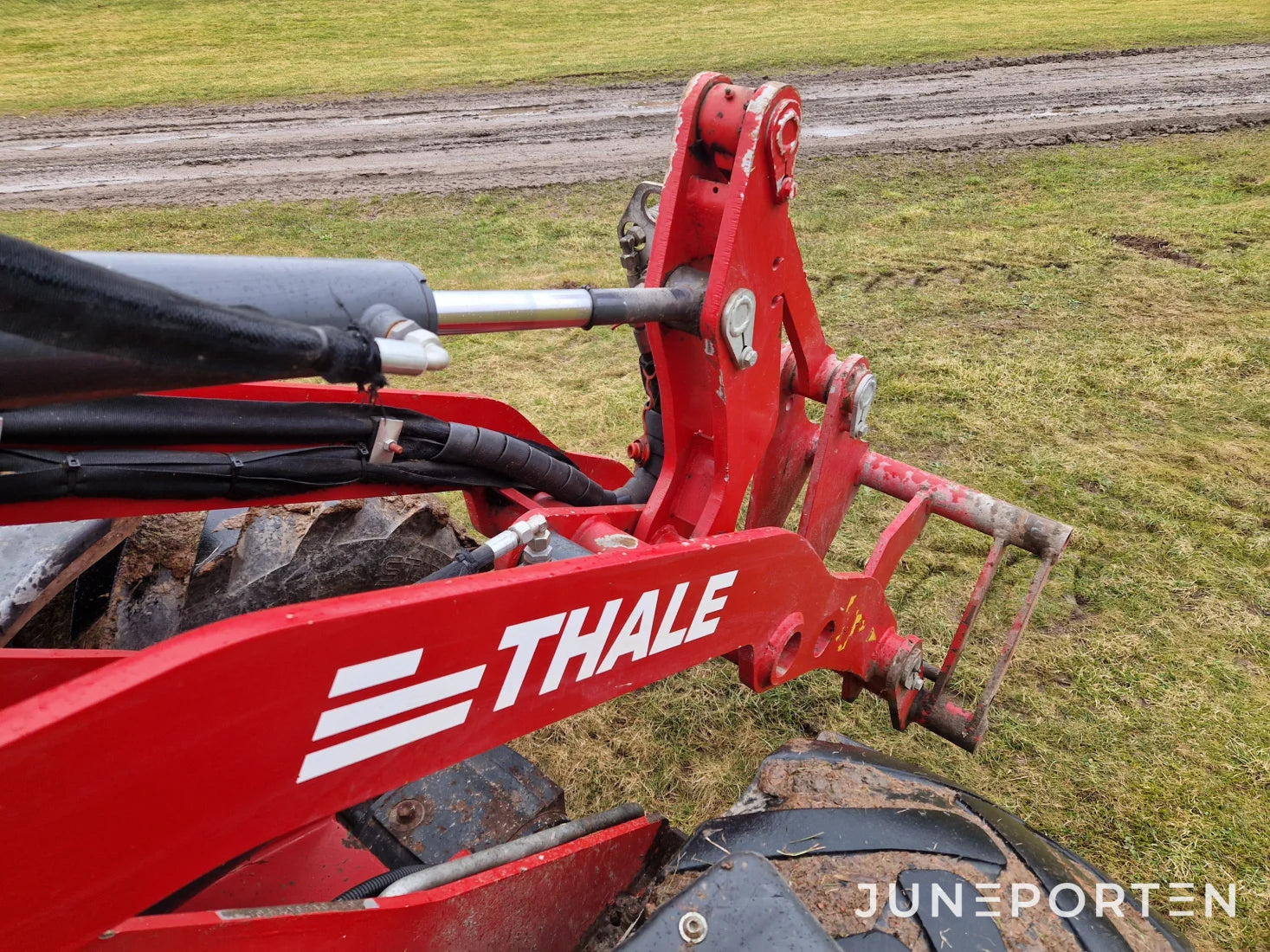 Kompaktlastare Thaler 2238 L med redskap