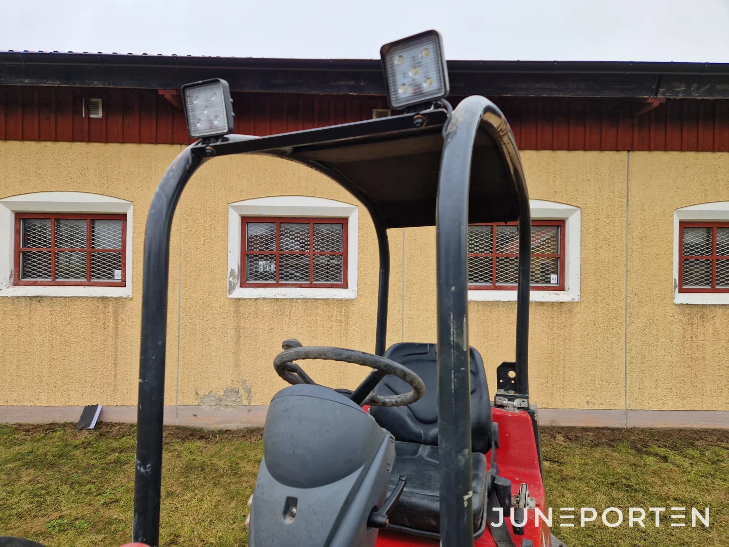 Kompaktlastare Thaler 2238 L med redskap