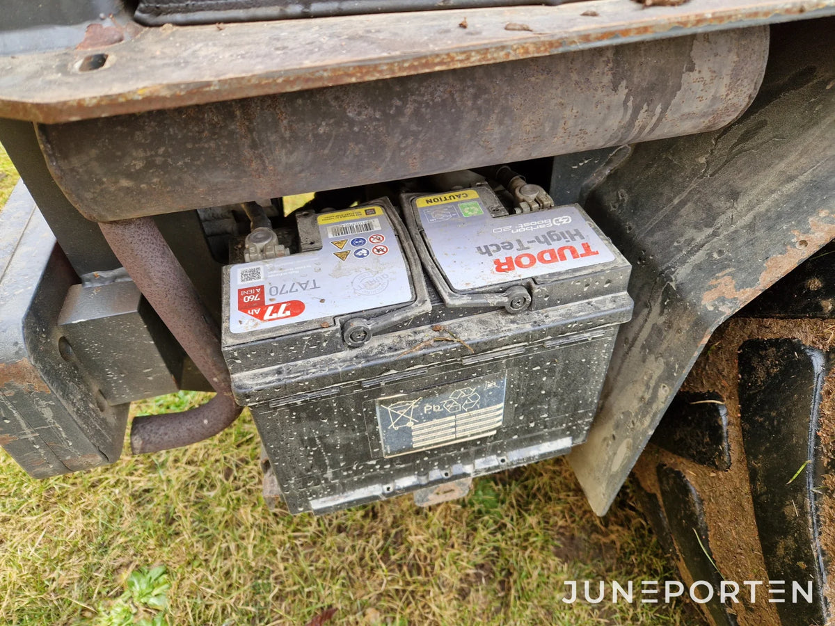 Kompaktlastare Thaler 2238 L med redskap