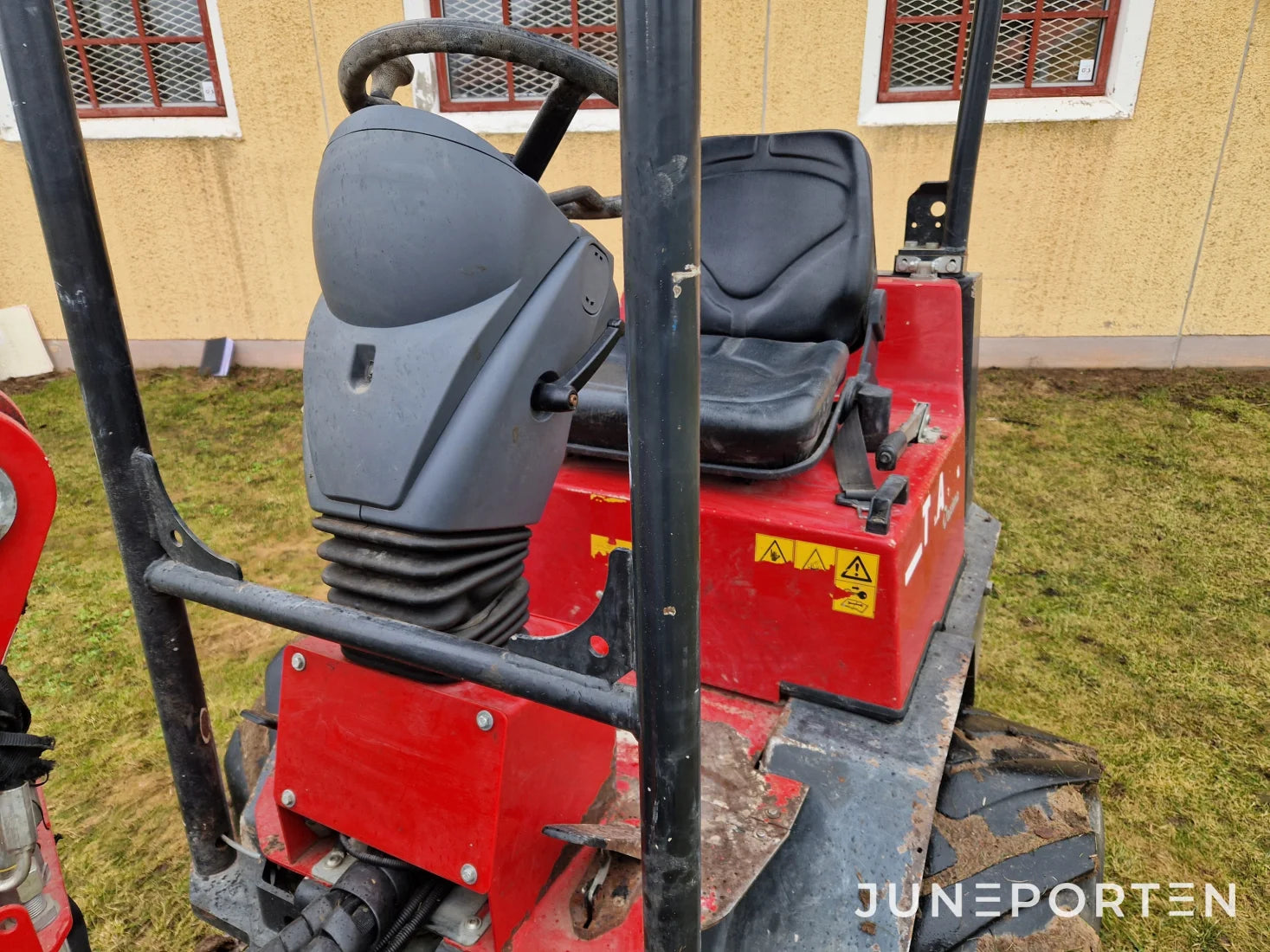Kompaktlastare Thaler 2238 L med redskap