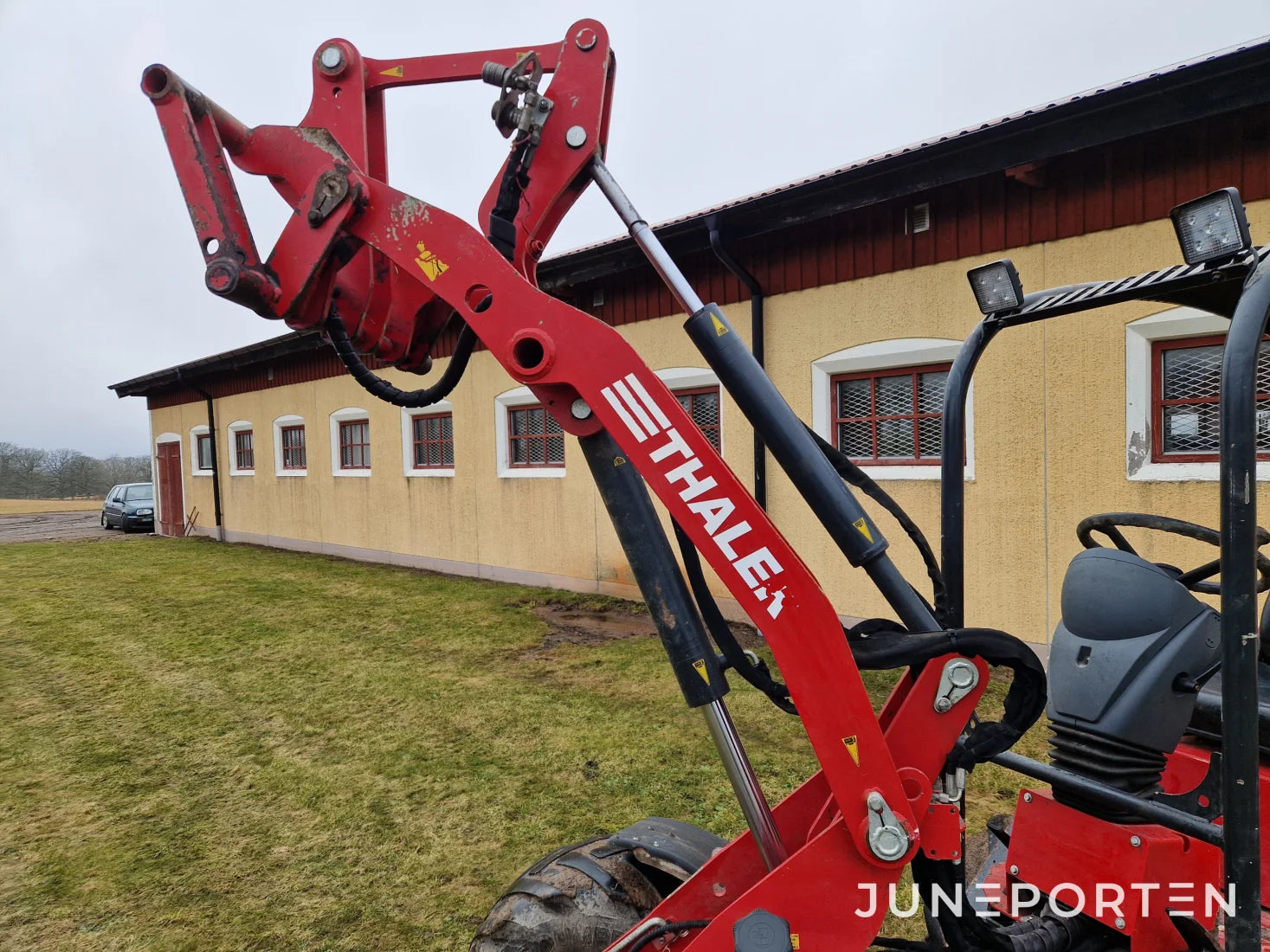 Kompaktlastare Thaler 2238 L med redskap