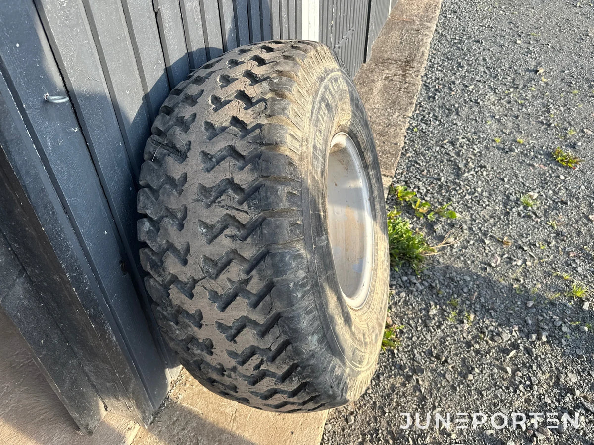 Däck med fälg 16,5/70-18