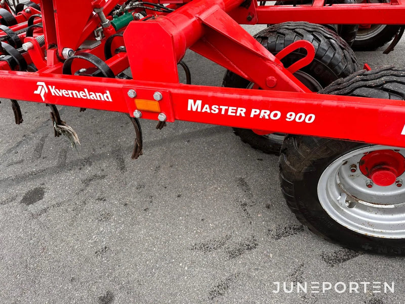 Harv Kverneland Master PRO 900