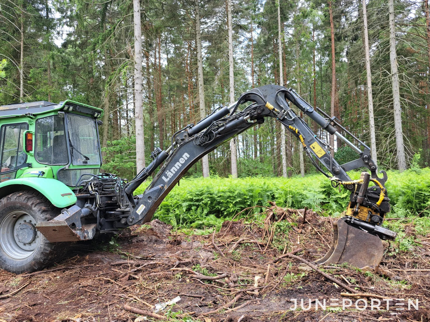 Traktorgrävare Lännen 860C med redskap