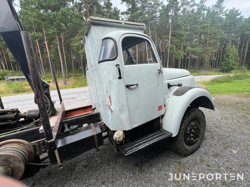 Terränglastbil Volvo L-48546-A med Hiab 177 kran