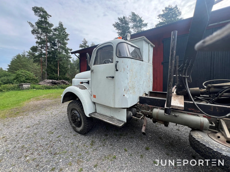 Terränglastbil Volvo L-48546-A med Hiab 177 kran