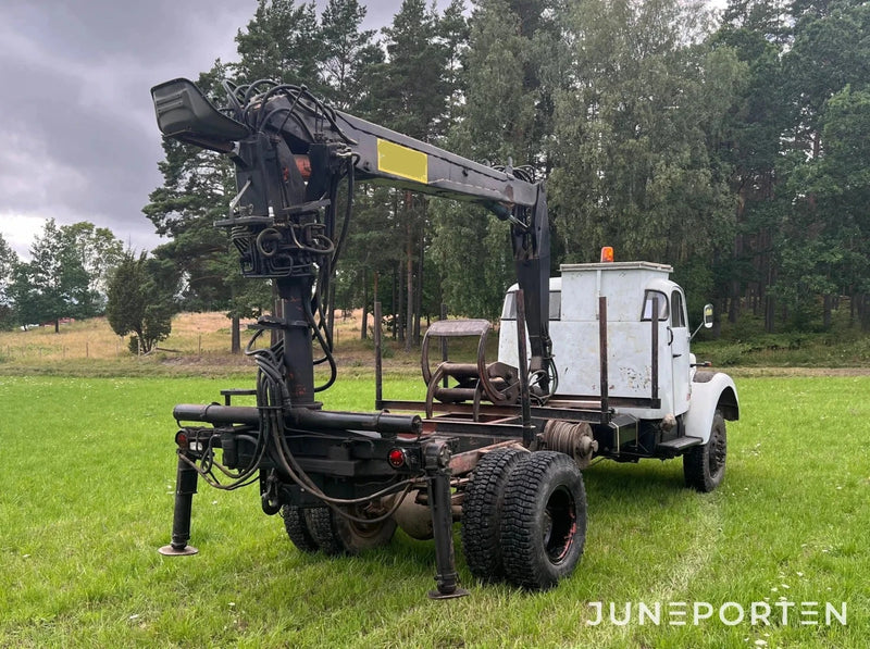 Terränglastbil Volvo L-48546-A med Hiab 177 kran