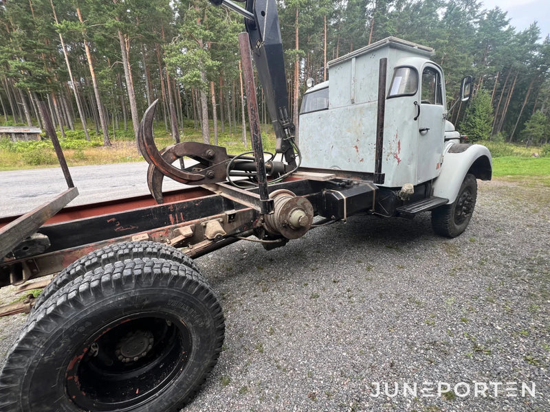 Terränglastbil Volvo L-48546-A med Hiab 177 kran