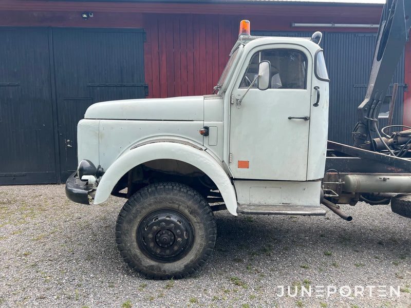 Terränglastbil Volvo L-48546-A med Hiab 177 kran