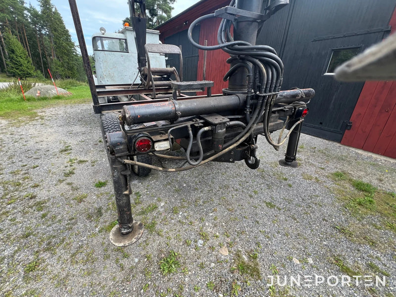 Terränglastbil Volvo L-48546-A med Hiab 177 kran