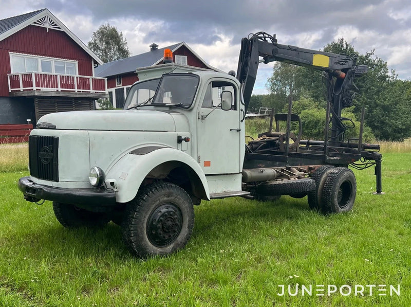 Terränglastbil Volvo L-48546-A med Hiab 177 kran