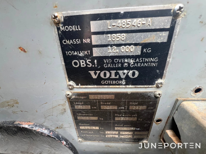 Terränglastbil Volvo L-48546-A med Hiab 177 kran
