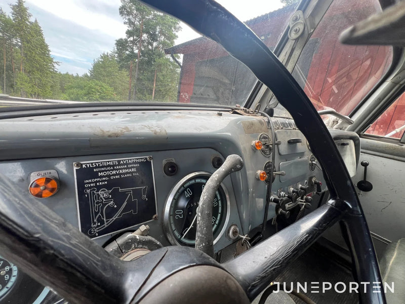 Terränglastbil Volvo L-48546-A med Hiab 177 kran