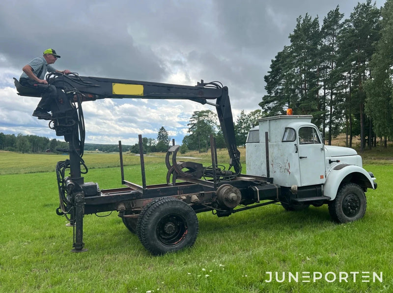 Terränglastbil Volvo L-48546-A med Hiab 177 kran