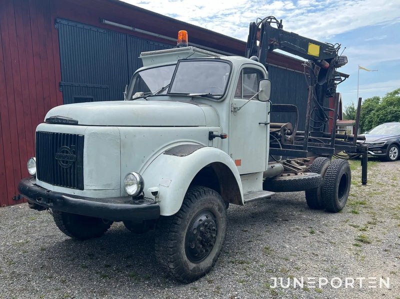Terränglastbil Volvo L-48546-A med Hiab 177 kran