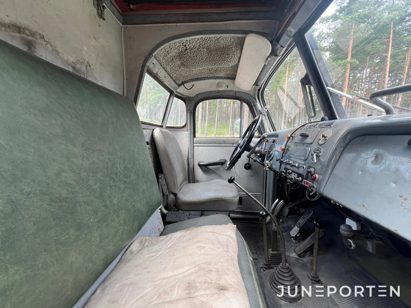 Terränglastbil Volvo L-48546-A med Hiab 177 kran