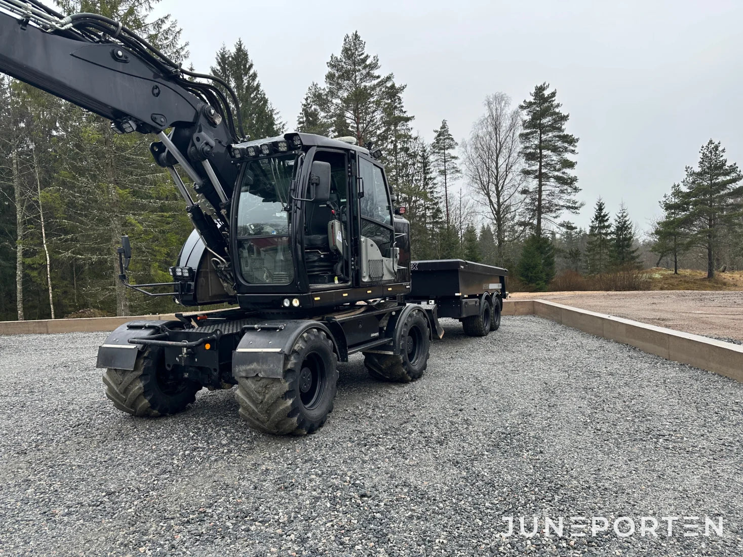 Hjulgrävare Liebherr 914 med vagn Randex XD 85