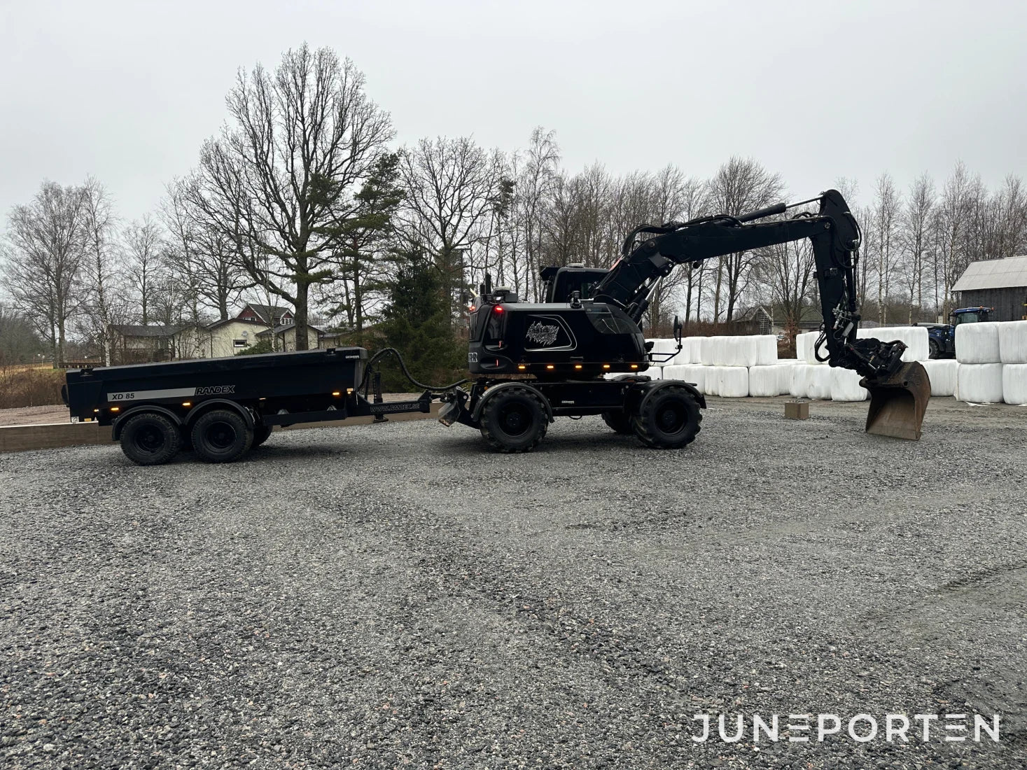 Hjulgrävare Liebherr 914 med vagn Randex XD 85