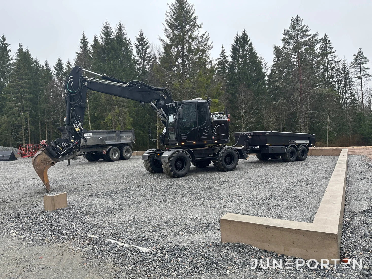 Hjulgrävare Liebherr 914 med vagn Randex XD 85