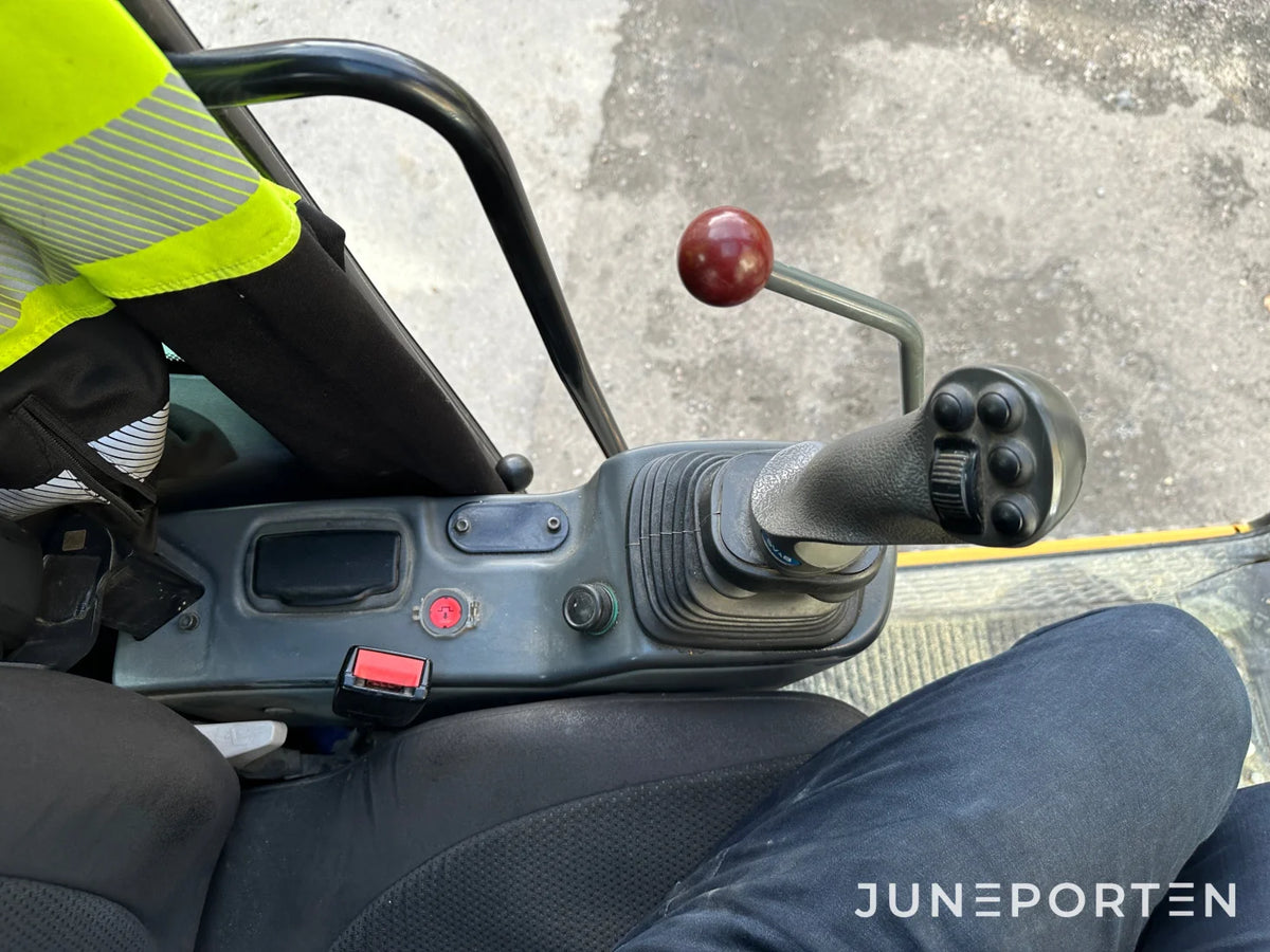 Bandgrävare Liebherr R914 Compact med tiltrotator