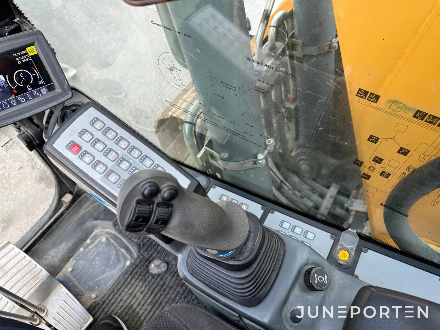 Bandgrävare Liebherr R914 Compact med tiltrotator